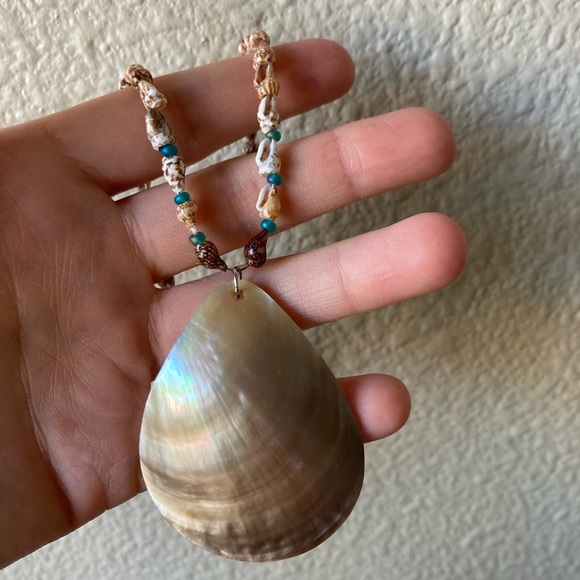 Handmade Natural Shell Pendant Necklace - Picture 2 of 5